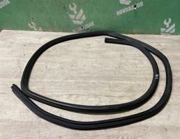 Уплотнитель для VW Golf 3 Vento 91-97  запчасти бу