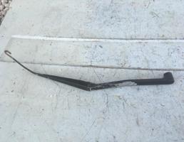 Поводок стеклоочистителя передний правый для Mitsubishi Galant 8  EA 97-03  запчасти бу