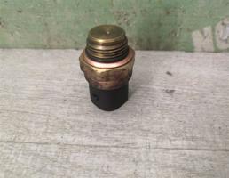 Датчик включения вентилятора для VW Polo Classic 95-02  запчасти бу