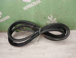 Уплотнитель двери для Nissan Primera P11 96-02  запчасти бу