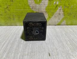 Реле для VW Golf 4 Bora 97-05  запчасти бу
