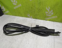 Уплотнитель двери для VW Golf 4 Bora 97-05  запчасти бу