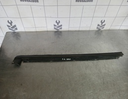 Накладка стекла заднего левого для Audi A6 (C4) 1994-1997  запчасти бу