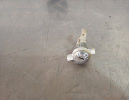 Вставка замка двери прав. для Renault Clio 2 Symbol 1998-2008  запчасти бу