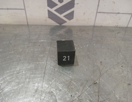 Реле поворотов для Audi A6 (C4) 1994-1997  запчасти бу