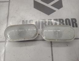 Повторитель на крыло белый для Renault Logan 2005-2014  запчасти бу