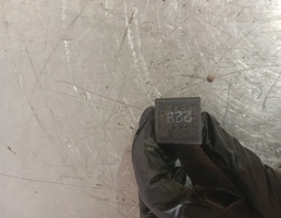 Реле стеклоочистителей для Audi 80  90  B3  86-91  запчасти бу