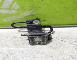 Петля двери задней правой нижняя для VW Golf 4 Bora 97-05  запчасти бу