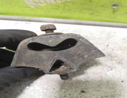 Опора двигателя для Audi 80  90  B3  86-91  запчасти бу