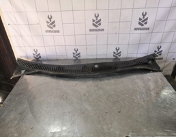 Решетка стеклоочистителя для Mazda 323 BA 94-98  запчасти бу