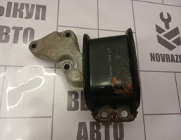 Опора двигателя правая для Peugeot 307 2001-2008  запчасти бу