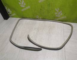 Уплотнитель для VW Golf 3 Vento 91-97  запчасти бу