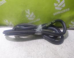 Уплотнитель двери для VW Golf 4 Bora 97-05  запчасти бу
