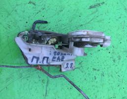 Замок двери передней правой для Mitsubishi Galant 8  EA 97-03  запчасти бу
