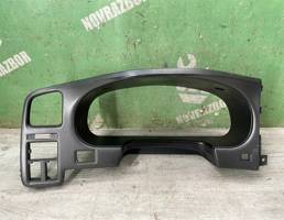 Консоль для Nissan Primera P11 96-02  запчасти бу