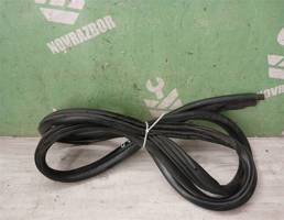 Уплотнитель двери для Nissan Primera P11 96-02  запчасти бу