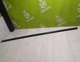 Молдинг передней правой двери для VW Polo 94-99  запчасти бу