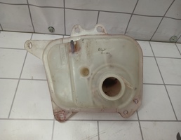 Бачок расширительный для Audi 80  90  B3  86-91  запчасти бу