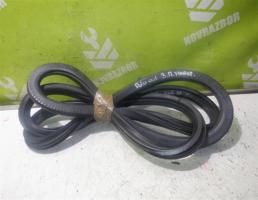 Уплотнитель двери для VW Polo 99-01  запчасти бу