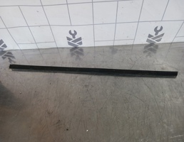 Уплотнитель стекла двери для Audi 80  90  B3  86-91  запчасти бу