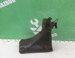 Кронштейн двигателя правый для VW Golf 3 Vento 91-97  запчасти бу