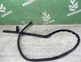 Уплотнитель двери для VW Golf 4 Bora 97-05  запчасти бу