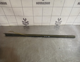 Уплотнитель стекла двери для VW Golf 3 Vento 91-97  запчасти бу