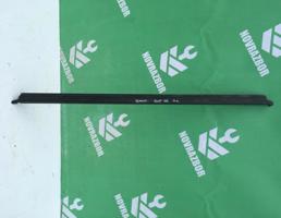 Уплотнитель для VW Golf 6 09-12  запчасти бу