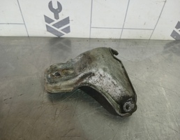 Кронштейн двигателя правый для Audi 80  90  B3  86-91  запчасти бу