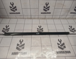 Накладка стекла заднего правого для VW Passat  B3  1988-1993  запчасти бу