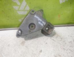 Кронштейн двигателя для Renault Kangoo 97-03  запчасти бу