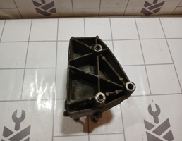 Кронштейн генератора для LADA VESTA 15-19  запчасти бу
