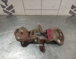 Петля двери передней для Mazda 323 BA 94-98  запчасти бу