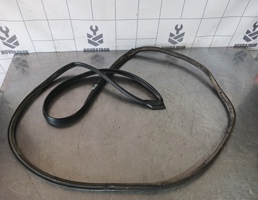 Уплотнитель двери для Mazda Mazda 3  BK  02-09  запчасти бу