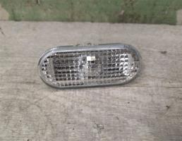 Повторитель на крыло белый для VW Polo Classic 95-02  запчасти бу