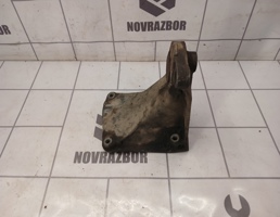 Кронштейн двигателя правый для VW Golf 3 Vento 91-97  запчасти бу