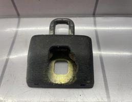 Ответная часть замка багажника для Renault Logan 2005-2014  запчасти бу