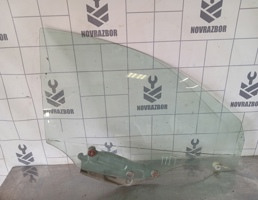 Стекло двери передней правой для Mazda 323 BA 94-98  запчасти бу