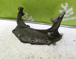 Кронштейн для Kia RIO 1 2000-2004  запчасти бу