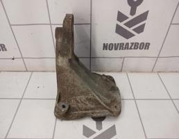 Кронштейн двигателя правый для VW Golf 3 Vento 91-97  запчасти бу