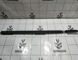 Молдинг передней правой двери для Renault Clio 3  2005-2012  запчасти бу