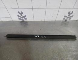 Уплотнитель стекла двери для Renault Clio 2 Symbol 1998-2008  запчасти бу