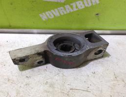 Сайлентблок переднего рычага передний для VW Golf 6 09-12  запчасти бу