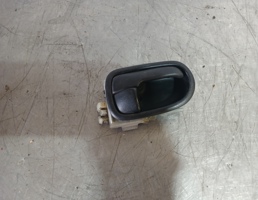 Ручка двери внутренняя правая для Mazda 323 BA 94-98  запчасти бу