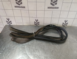 Уплотнитель двери для Audi A6 (C4) 1994-1997  запчасти бу