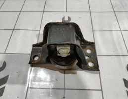 Опора двигателя правая для Renault Clio 3  2005-2012  запчасти бу