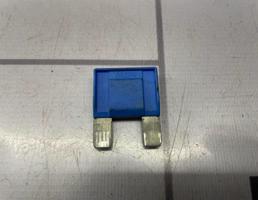 Предохранитель для Renault Megane 3 09-16  запчасти бу