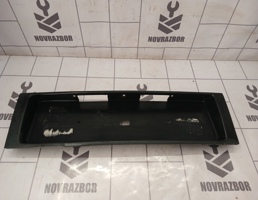 Накладка крышки багажника для VW Golf 3 Vento 91-97  запчасти бу