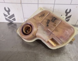 Бачок расширительный для VW Passat B5 96-00  запчасти бу