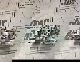 Петля двери для Renault Logan 2 14-18  запчасти бу